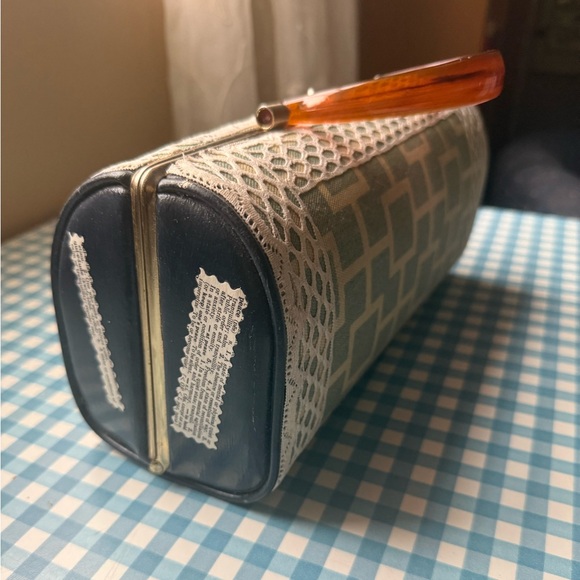 One-of-a-Kind Vintage Clamshell Open Purse Blue Cream Fabric - Picture 3 of 10